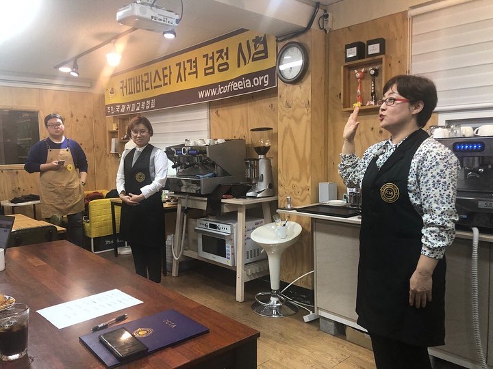 홍대 일용할 커피가 협회 가입 후 첫 레벨1 평가가 있었습니다. 함께 하게되어 반갑습니다.