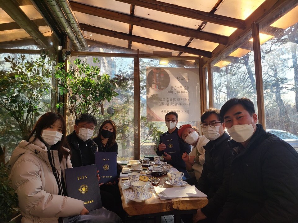 자난 12월 4일 신입 심사위원 간담회 행사를 가졌습니다.