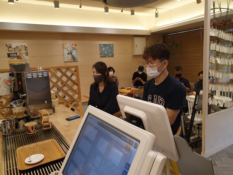 8월29일에 로스팅하우스 허깅에서 바리스타 검정이 이루어졌습니다.