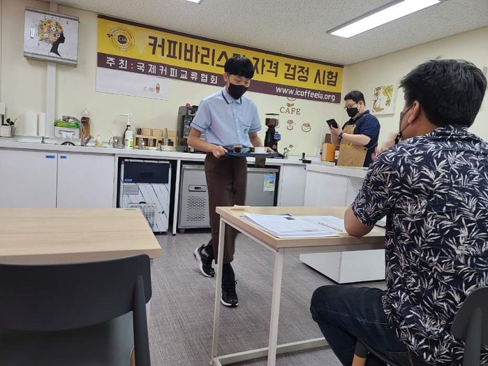 9월6일 서울 선사고등학교 특수학급에서 바리스타검정이 이루어졌습니다. covid-19로 인해서 우여곡절이 많았지만 그래도 끝까지 포기하지않고 연습하여서 모두...