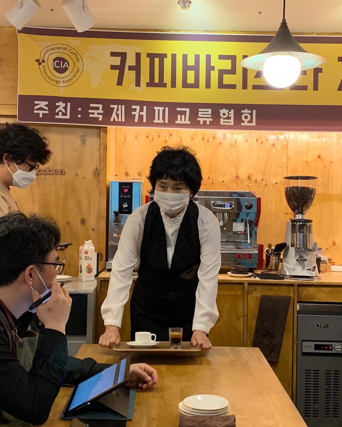 인천 중구 여성회관 바리스타교실에서 검정평가를 위해서 국제커피교류협회를 방문했습니다. (2021-04-22)