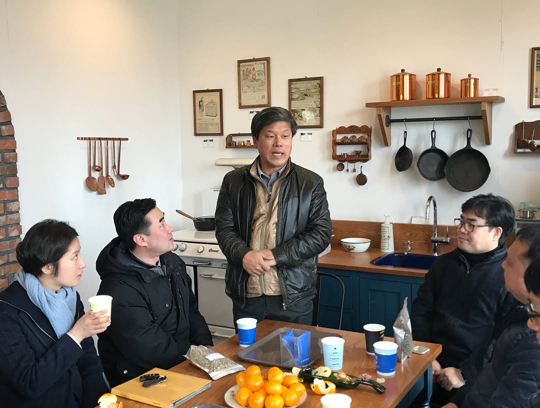 임원들과 함께 협회소속의 충주 커피박물관에서 송년회를 가졌습니다.