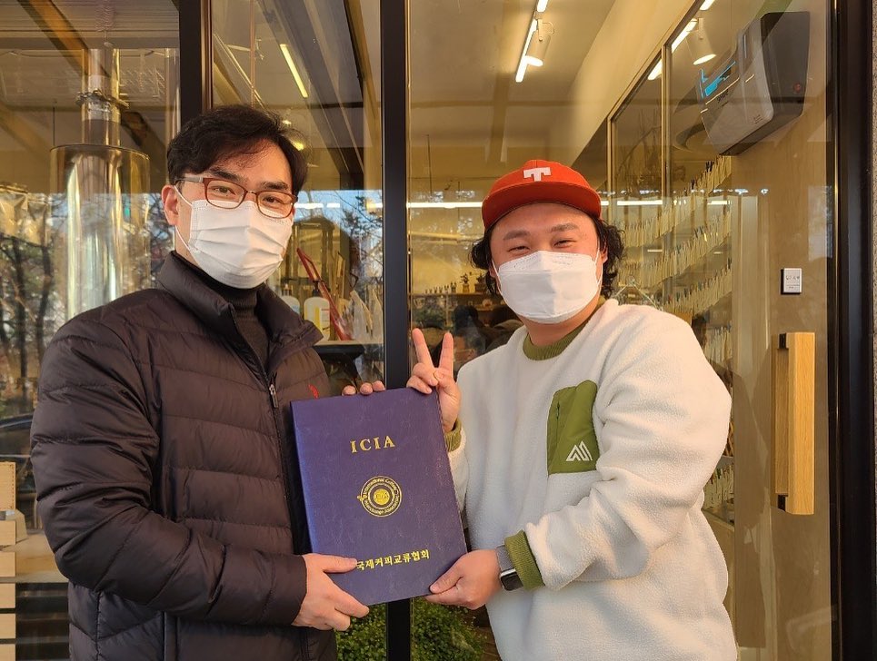 자난 12월 4일 신입 심사위원 간담회 행사를 가졌습니다.