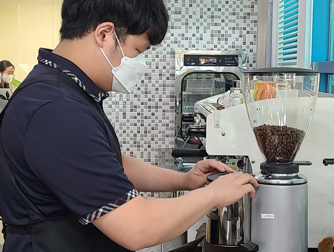 관악고등학교에서 바리스타검정 시험이 있었습니다.