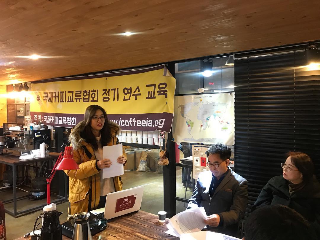 협회의 새로운 회원님들과 함께 새롭게 개전된 시험과정에 대해서 연수교육이 있었습니다.