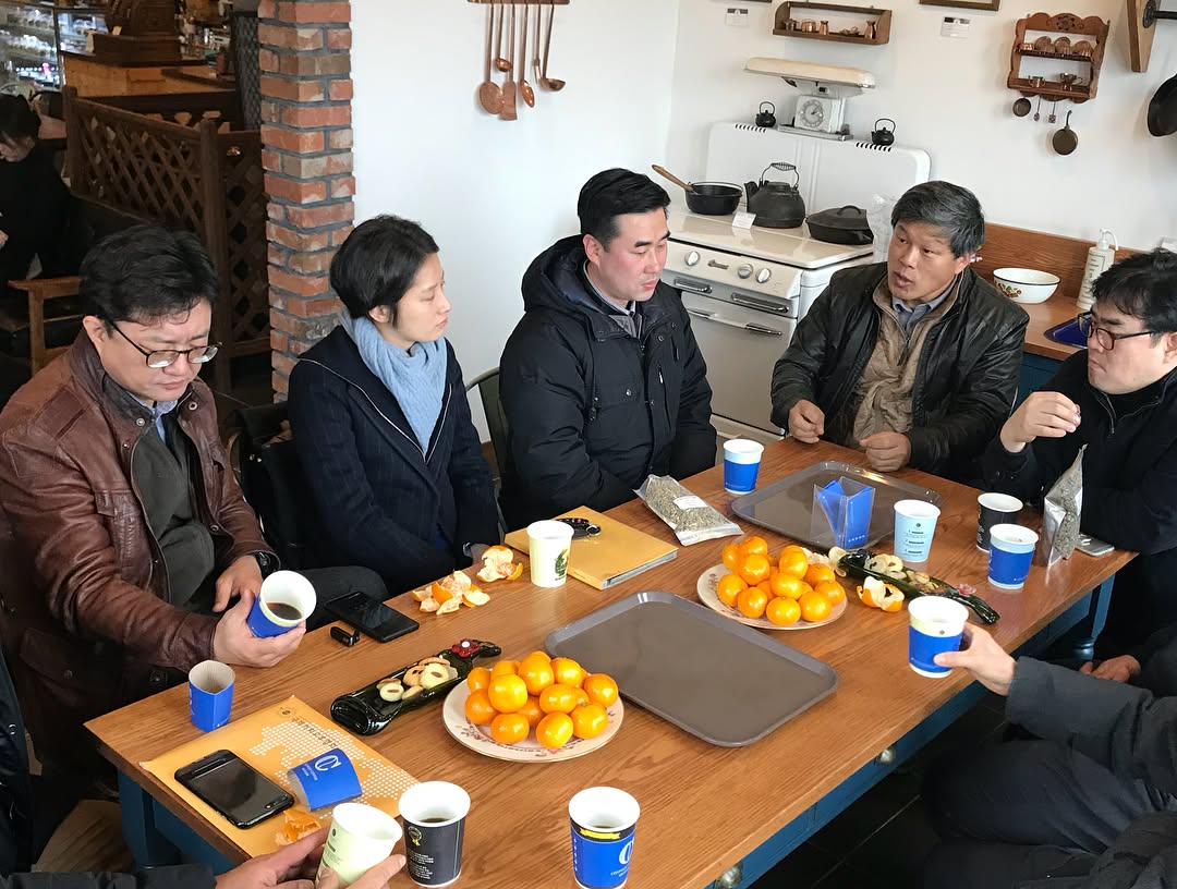 임원들과 함께 협회소속의 충주 커피박물관에서 송년회를 가졌습니다.
