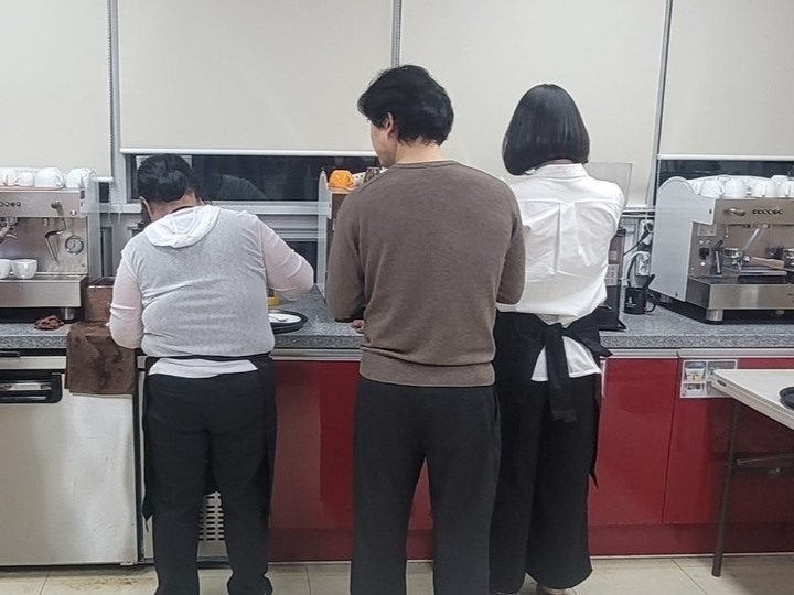커피 바리스타가 되기 위한 교육의 마지막 과정인 국제커피교류협회 자격검정시험을 소개하는 [국제커피교류협회 시험공간보기] 시간이 돌아왔습니다 ♬ (2024-08-14)