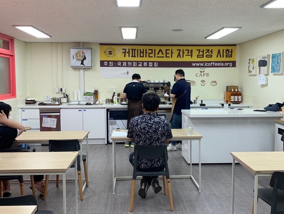 9월6일 서울 선사고등학교 특수학급에서 바리스타검정이 이루어졌습니다. covid-19로 인해서 우여곡절이 많았지만 그래도 끝까지 포기하지않고 연습하여서 모두...