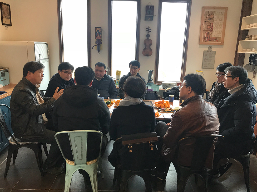 임원들과 함께 협회소속의 충주 커피박물관에서 송년회를 가졌습니다.