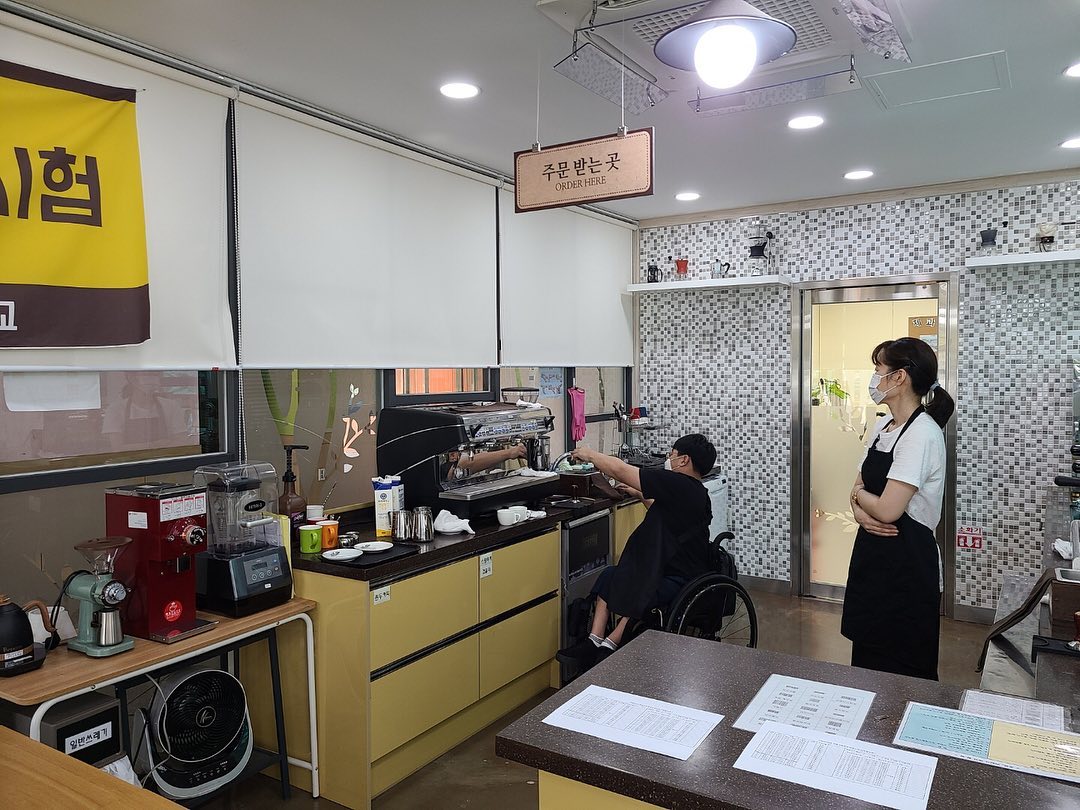 관악고등학교에서 바리스타검정 시험이 있었습니다.