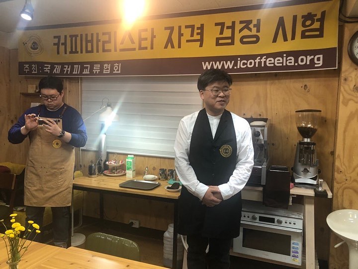 홍대 일용할 커피가 협회 가입 후 첫 레벨1 평가가 있었습니다. 함께 하게되어 반갑습니다.