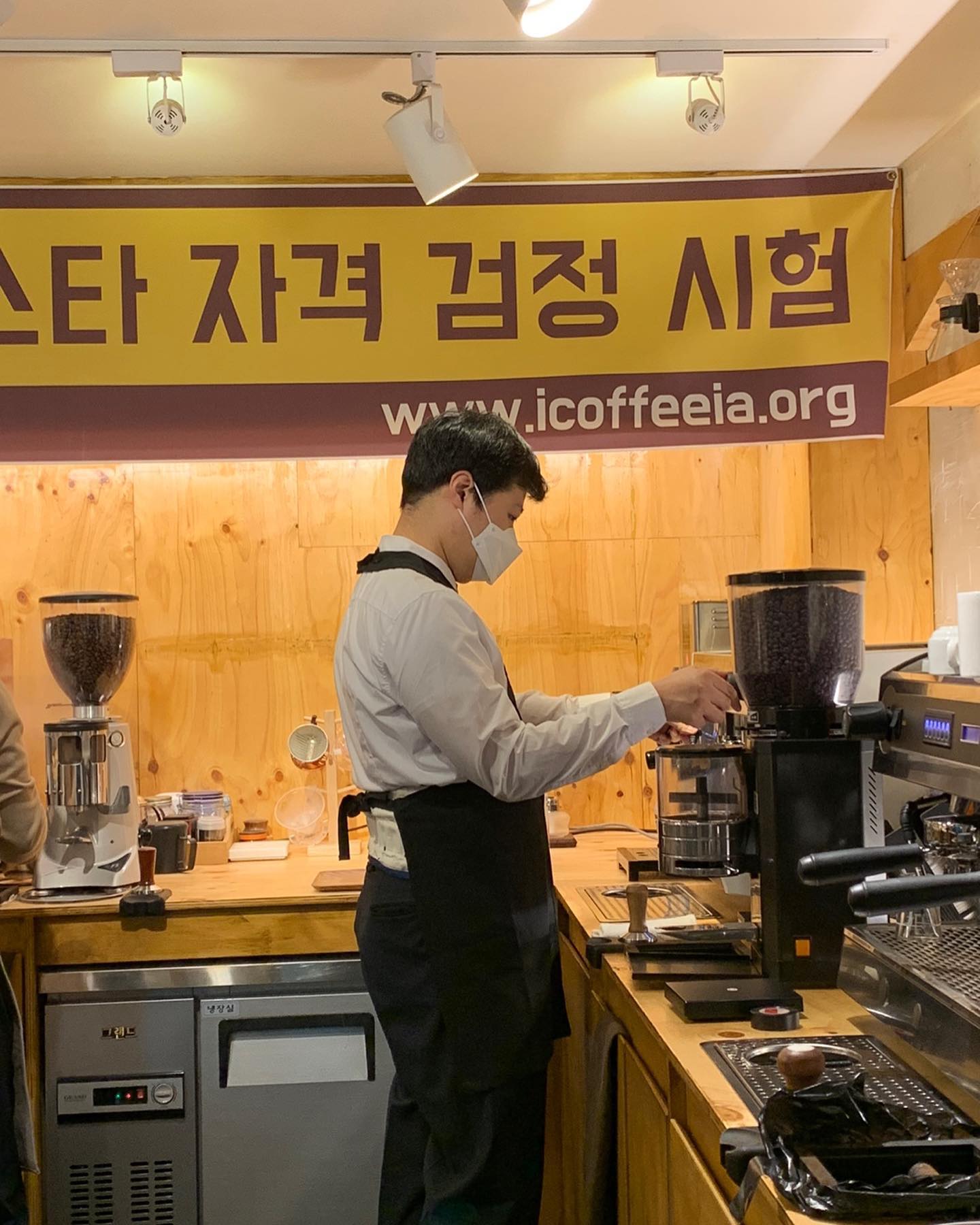 인천 중구 여성회관 바리스타교실에서 검정평가를 위해서 국제커피교류협회를 방문했습니다.
