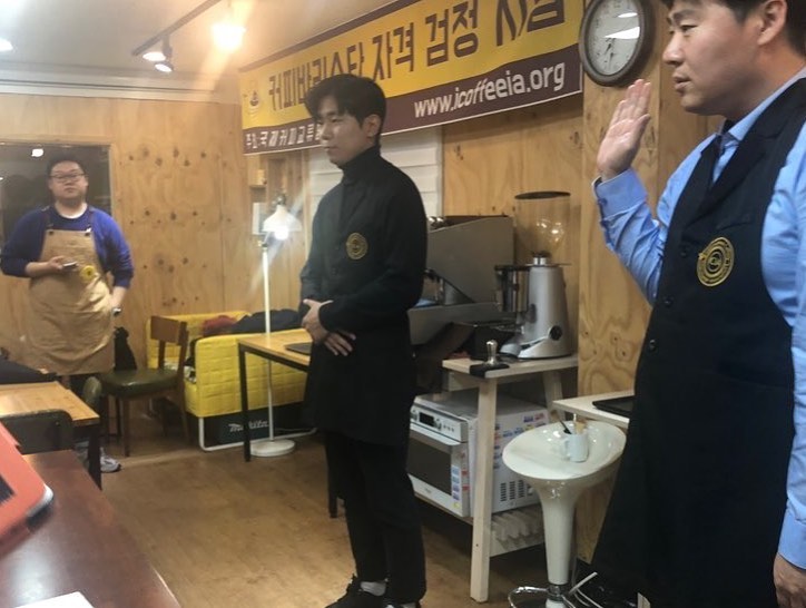 홍대 일용할 커피가 협회 가입 후 첫 레벨1 평가가 있었습니다. 함께 하게되어 반갑습니다.