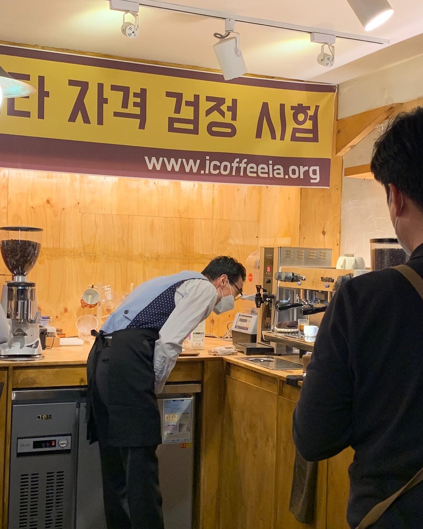 인천 중구 여성회관 바리스타교실에서 검정평가를 위해서 국제커피교류협회를 방문했습니다. (2021-04-22)