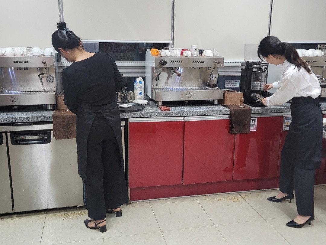 커피 바리스타가 되기 위한 교육의 마지막 과정인 국제커피교류협회 자격검정시험을 소개하는 [국제커피교류협회 시험공간보기] 시간이 돌아왔습니다 ♬ (2024-08-14)