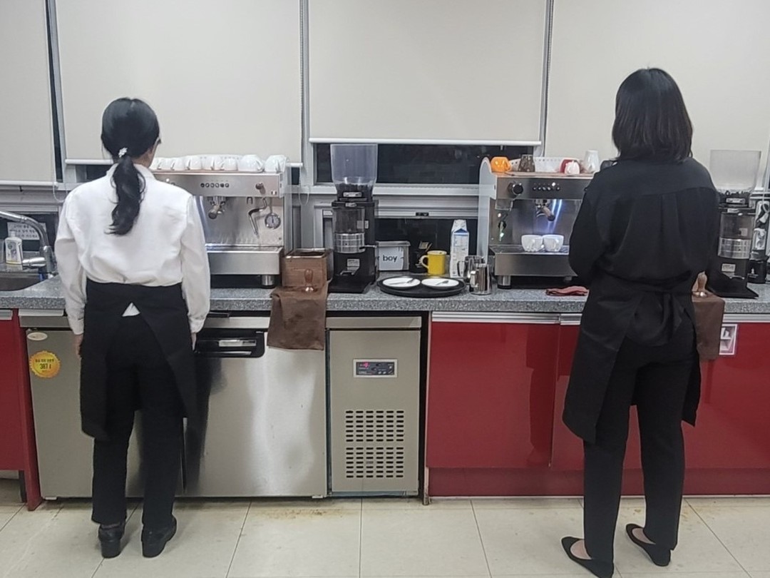 커피 바리스타가 되기 위한 교육의 마지막 과정인 국제커피교류협회 자격검정시험을 소개하는 [국제커피교류협회 시험공간보기] 시간이 돌아왔습니다 ♬ (2024-08-14)