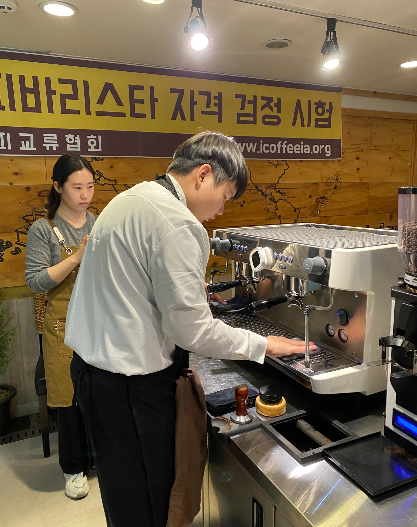 커피 바리스타가 되기 위한 교육의 마지막 과정인 국제커피교류협회 자격검정시험을 소개하는 [국제커피교류협회 시험공간보기] 시간이 돌아왔습니다 ♬ (2025-04-29)