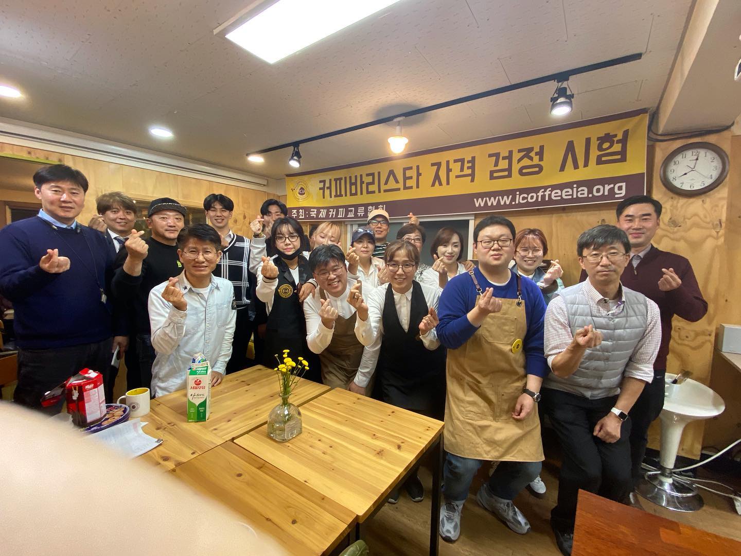 홍대 일용할 커피가 협회 가입 후 첫 레벨1 평가가 있었습니다. 함께 하게되어 반갑습니다.