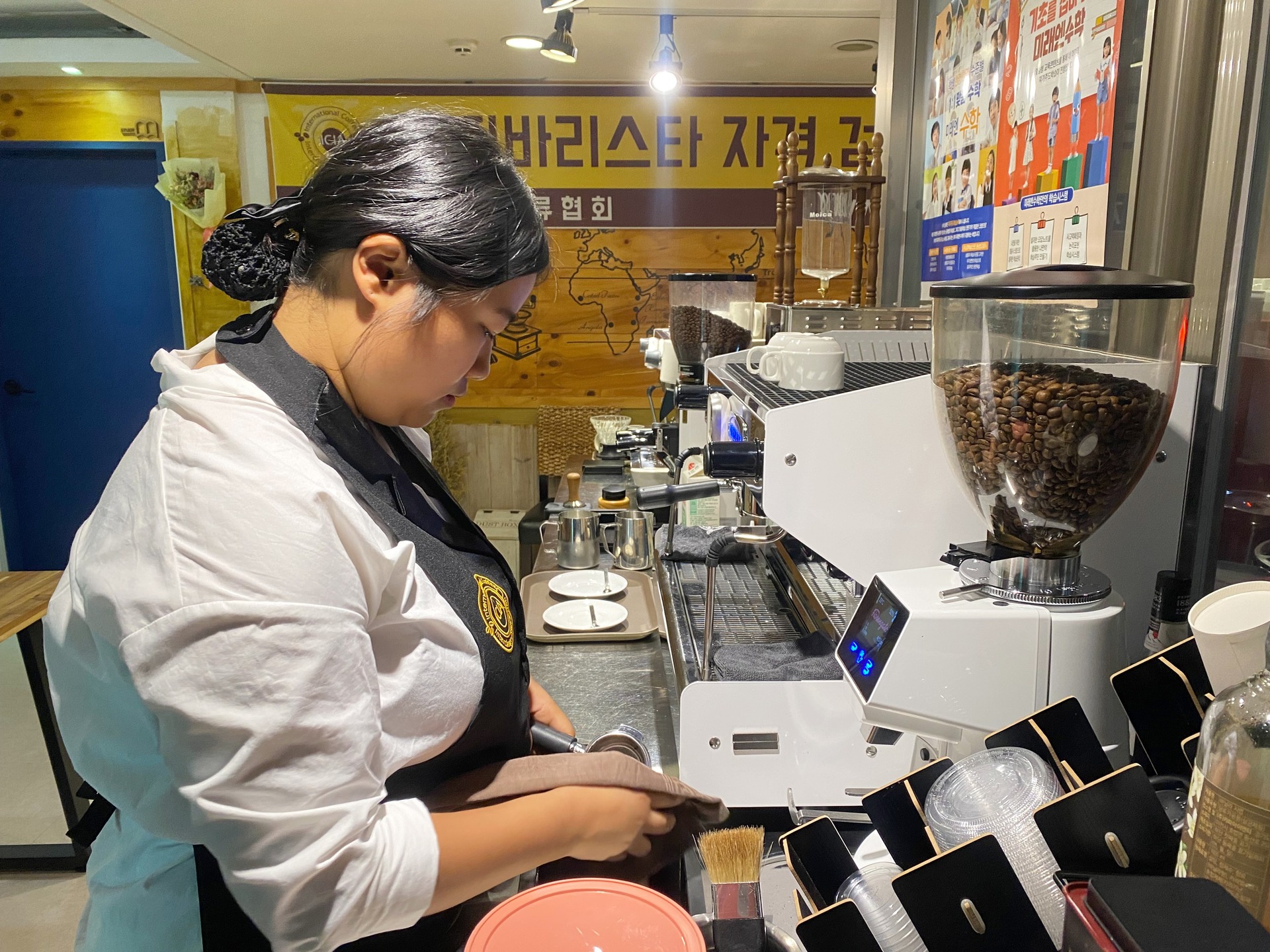 커피 바리스타가 되기 위한 교육의 마지막 과정인 국제커피교류협회 자격검정시험을 소개하는 [국제커피교류협회 시험공간보기] 시간이 돌아왔습니다 ♬