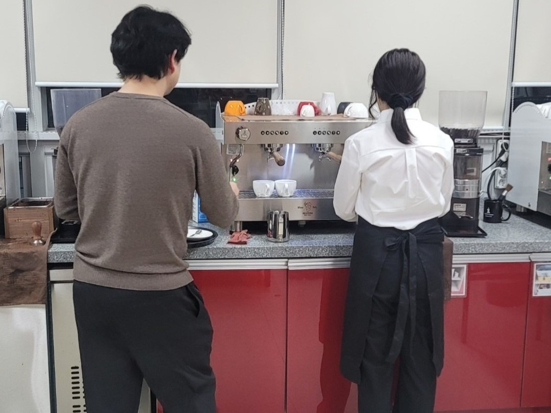 커피 바리스타가 되기 위한 교육의 마지막 과정인 국제커피교류협회 자격검정시험을 소개하는 [국제커피교류협회 시험공간보기] 시간이 돌아왔습니다 ♬ (2024-08-14)