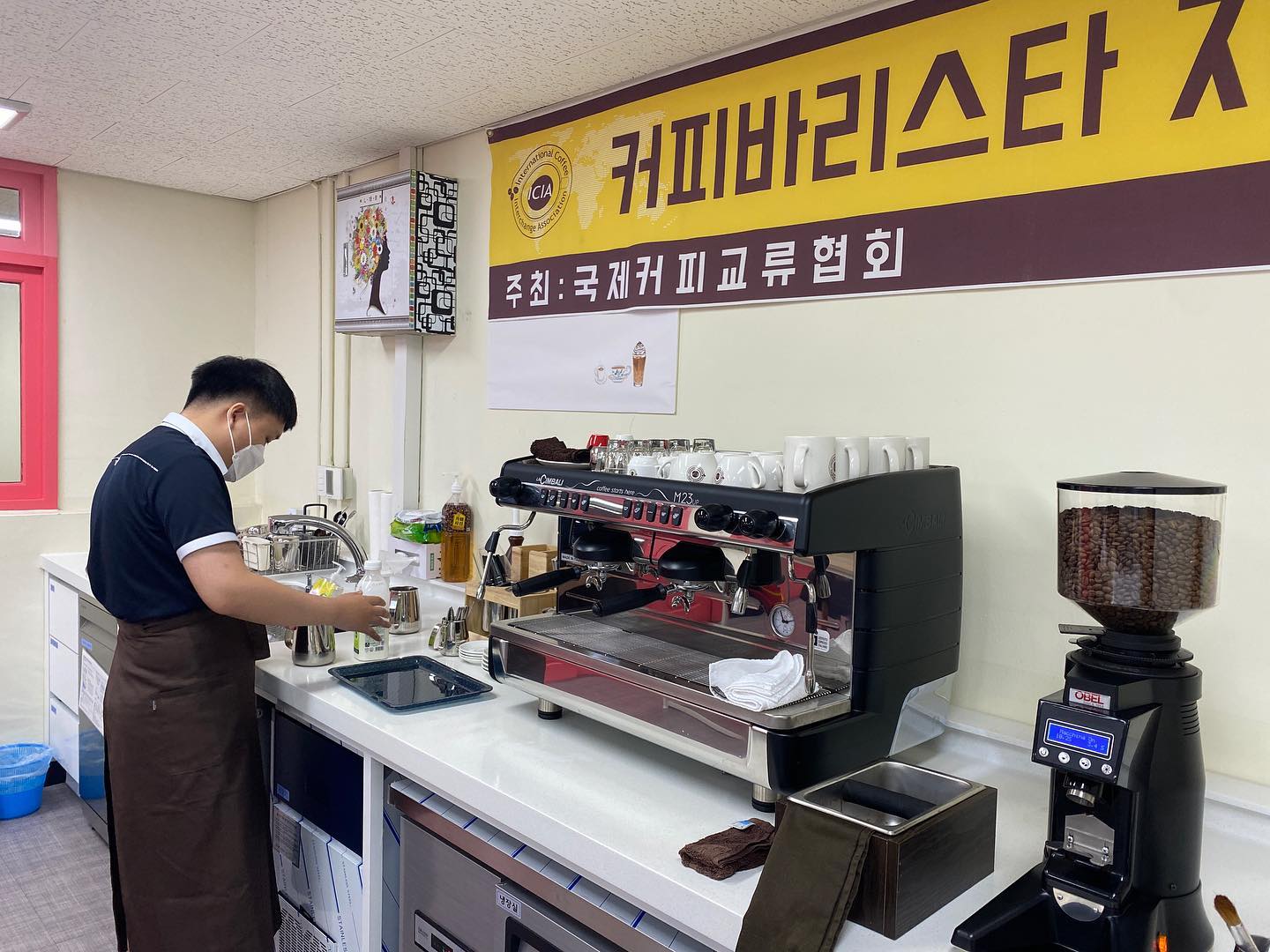 9월6일 서울 선사고등학교 특수학급에서 바리스타검정이 이루어졌습니다. covid-19로 인해서 우여곡절이 많았지만 그래도 끝까지 포기하지않고 연습하여서 모두...